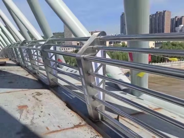 桥梁护栏